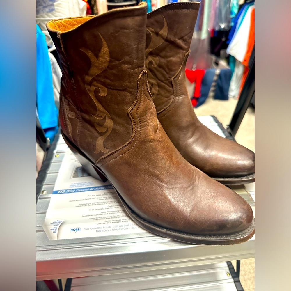 🔥🔥💕GUC Lucchese brown ankle boots with small heel